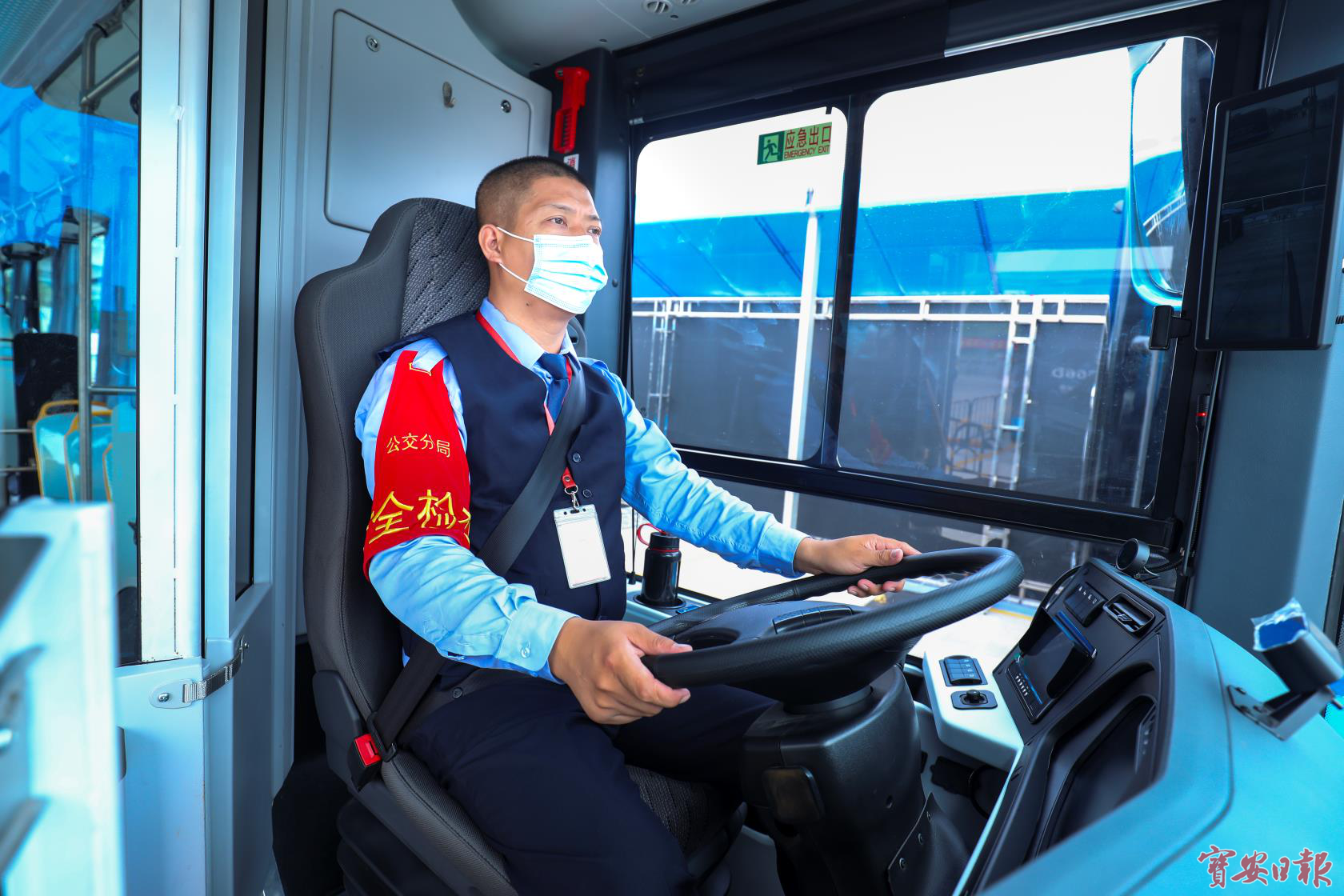 公交驾驶员驾驶车辆,实现"车路协同"